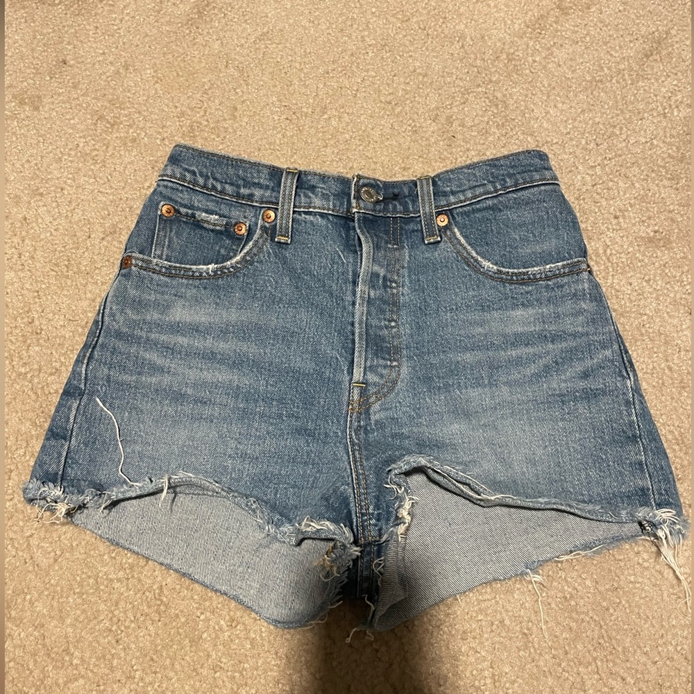 Levi’s Ribcage Shorts